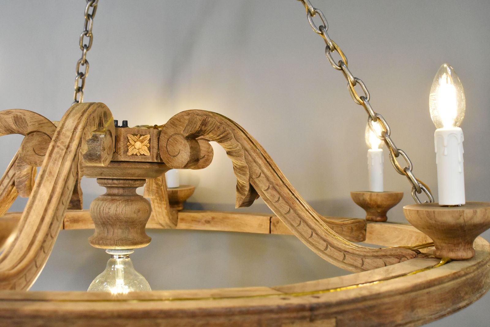 Large French Chandelier In Oak Louis XVI Style With Six Arms photo vintage