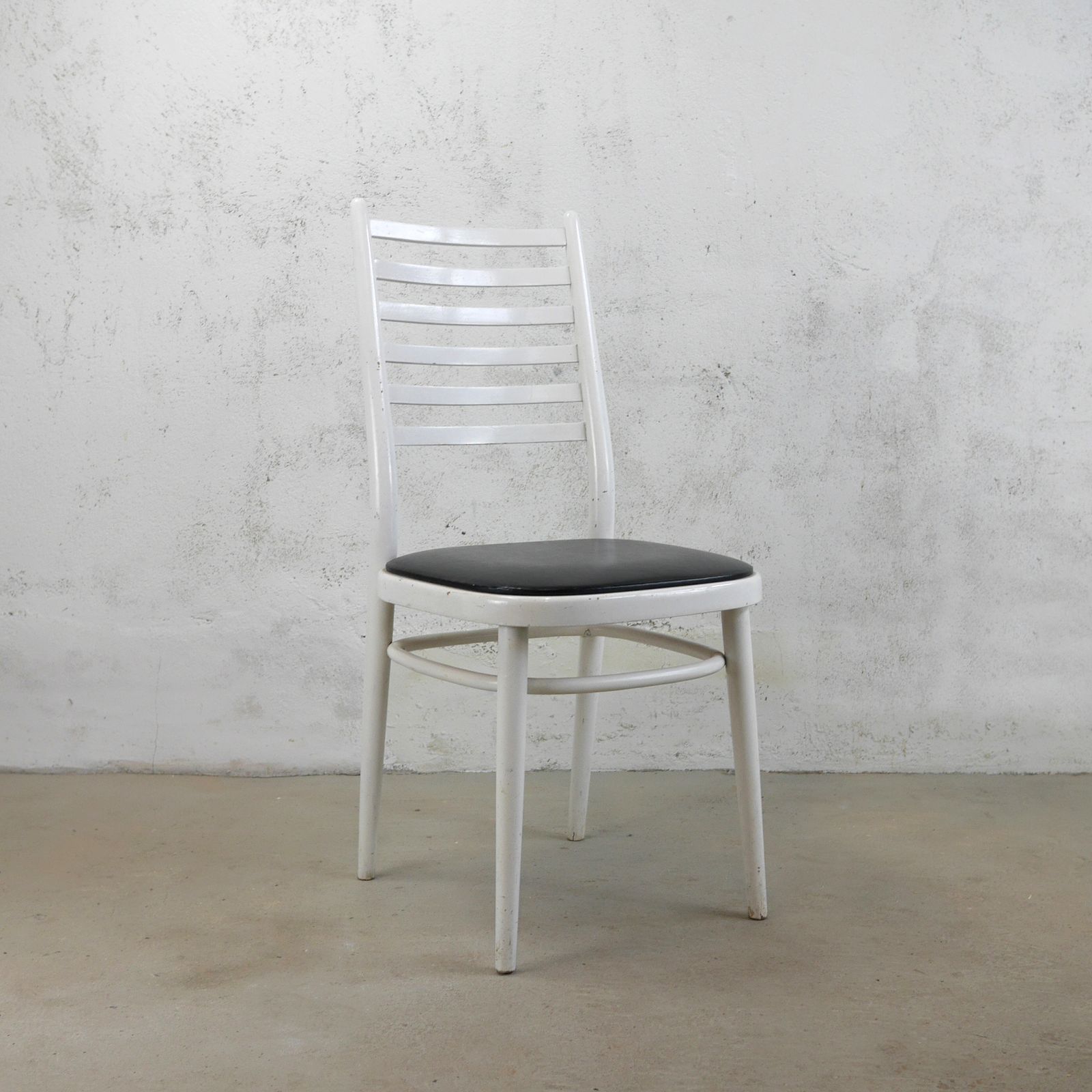 Set 4 Mid Century White  Ladder Back Bentwood Dining Chairs With Faux Black Leather Seats photo for sale