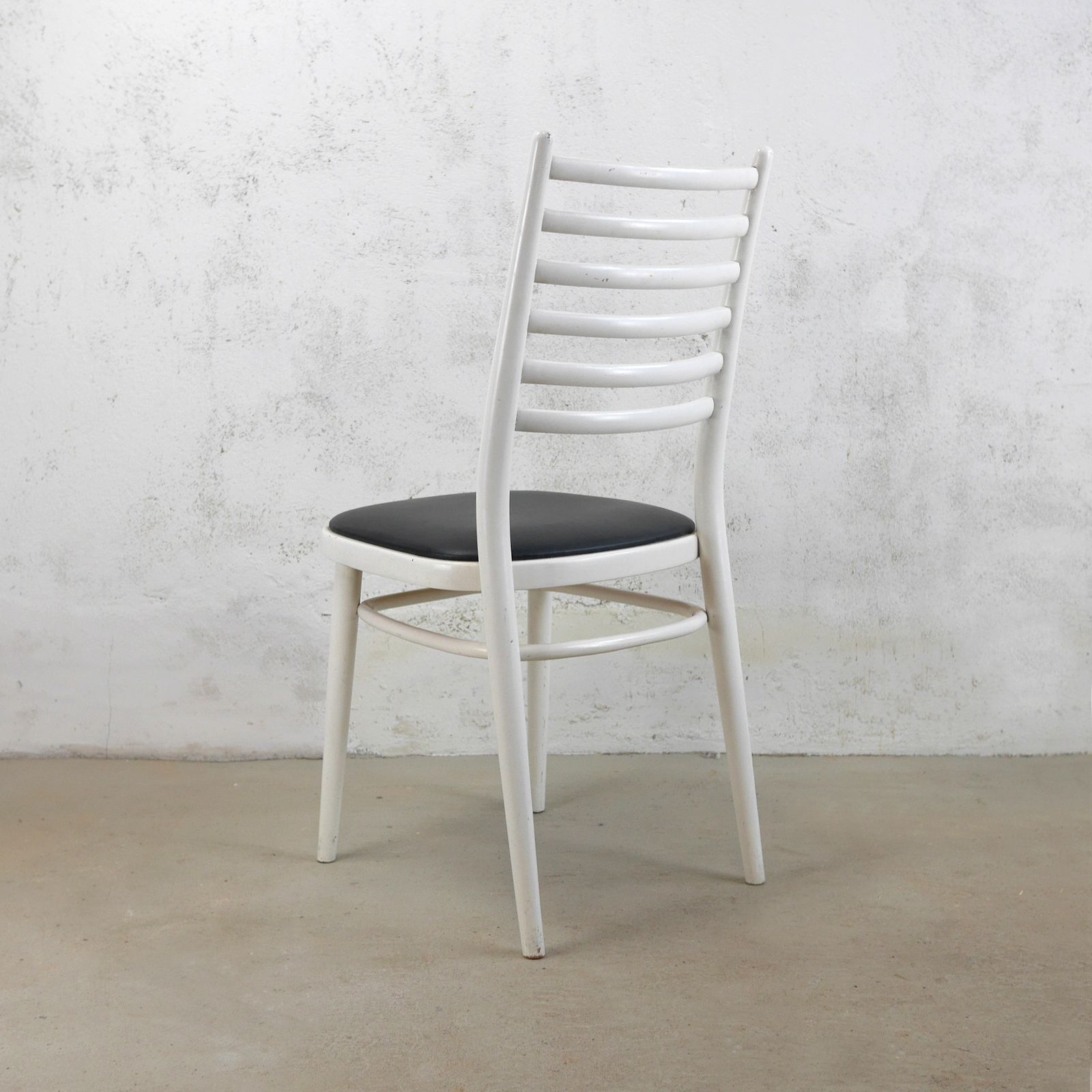 Set 4 Mid Century White  Ladder Back Bentwood Dining Chairs With Faux Black Leather Seats photo vintage