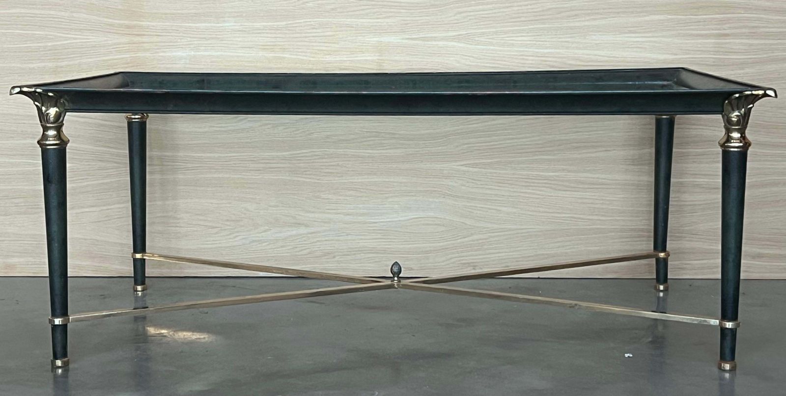 3447.0 Ensemble de tables basses en fer vert, détails en bronze et laiton photo