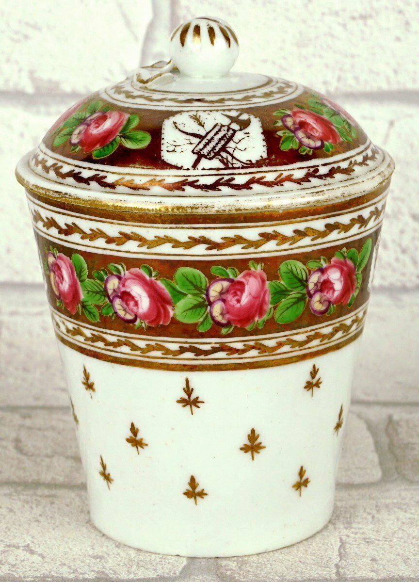 Covered Trembleuse Cup And Saucer In Valenciennes Porcelain   18th Century photo 1240.0