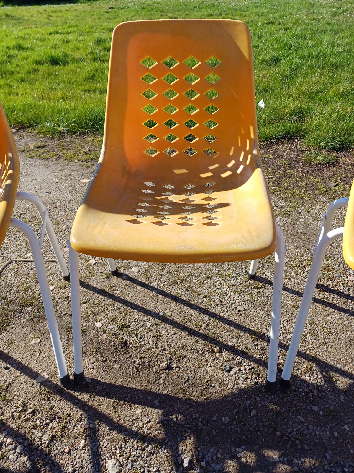 photo furniture 6 Vintage Iron And Orange Plastic Garden Chairs