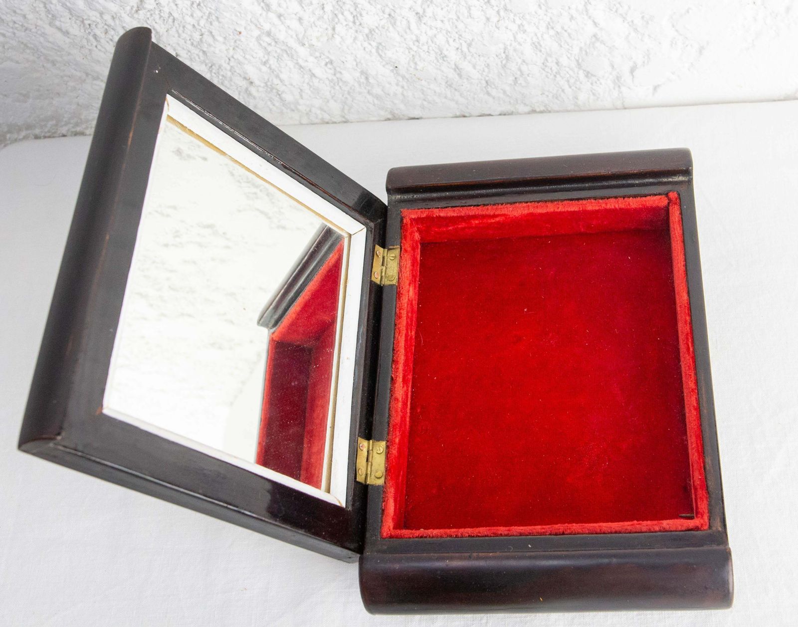 Lacquered Jewels Box, Scene Of Rural Life Wood Velvet & Mirror, Vietnam, C 1960 photo vintage