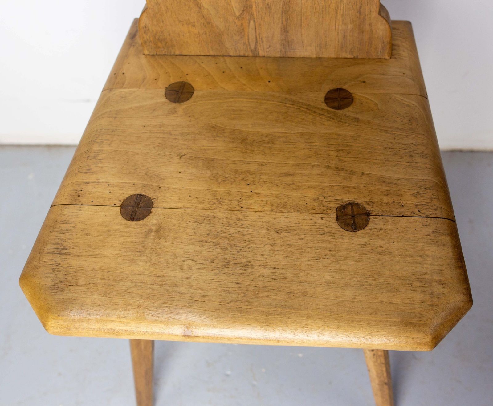 photo vintage Midcentury French Pair Of Side Poplar Chairs Swiss Alp Style, Early 19th Century