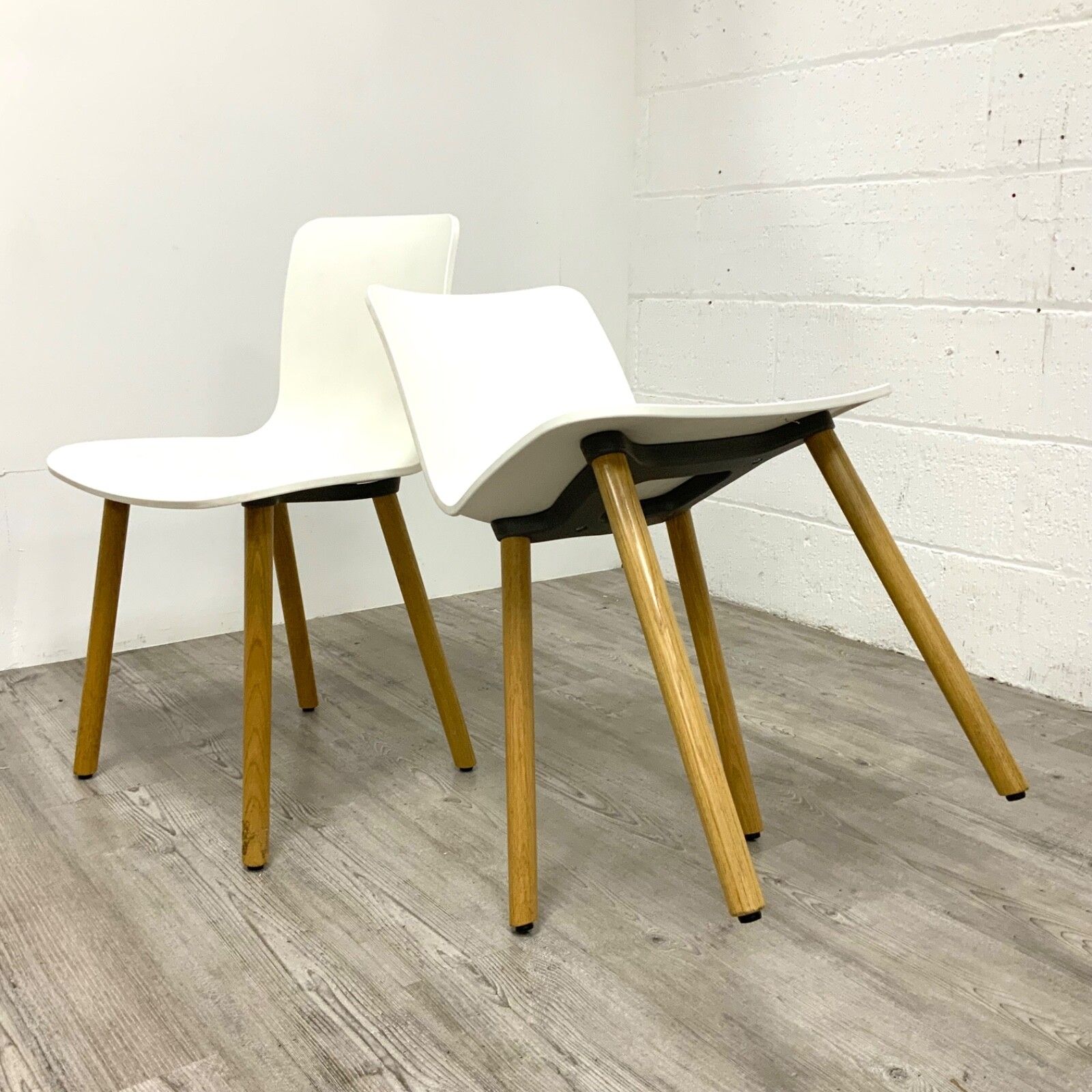 Genuine Vitra Hal Re Chair By Jasper Morrison White And Oak Legs