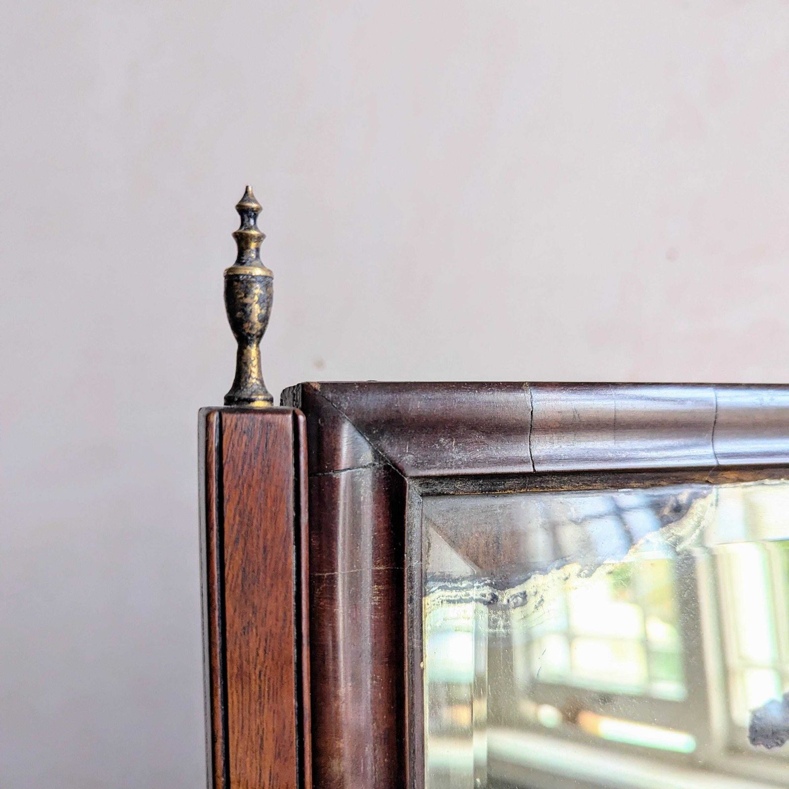 A Charming Antique Early Georgian Mahogany Swing Mirror Or Toilet Mirror photo buy