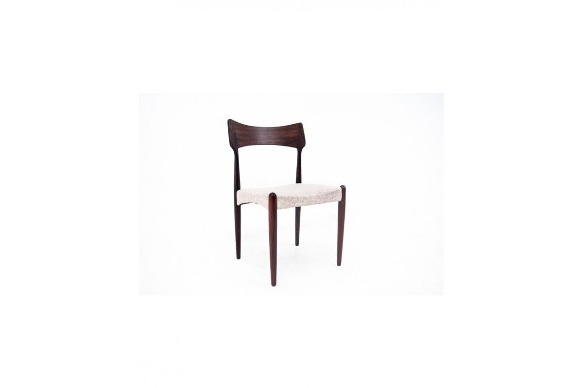 3521.0 Round Table With Four Chairs From The 1960s, Denmark. After Renovation. photo