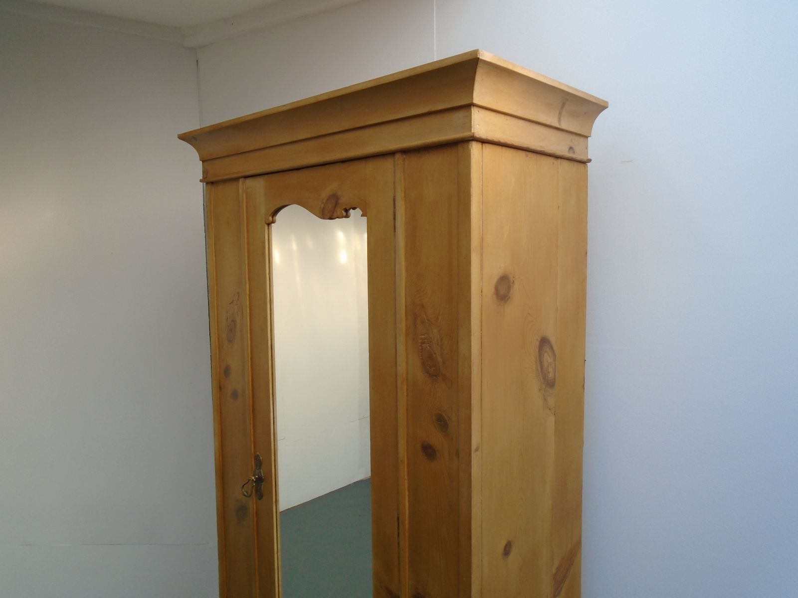A Waxed Pretty Victorian Pine 1 Piece Child's / Hall Wardrobe photo furniture