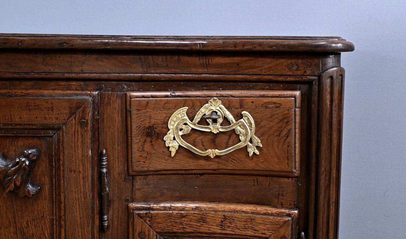 Regional Oak Buffet – Mid 19th Century photo vinterior