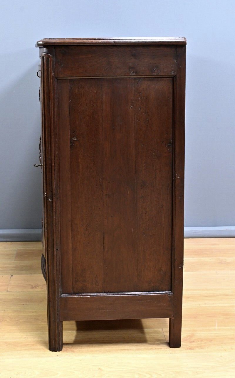 photo buy Regional Oak Buffet – Mid 19th Century