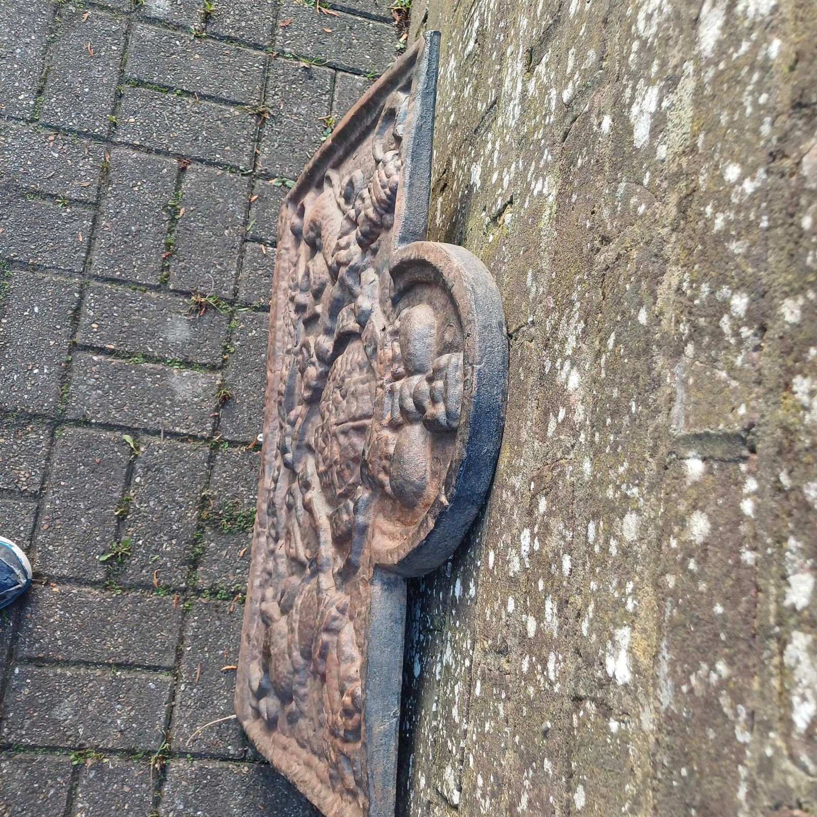 Huge Breathtaking 53 Kg Solid Iron Fire Back Historical Aesthetics 'God And My Right' 17th Or 18th Century photo vintage