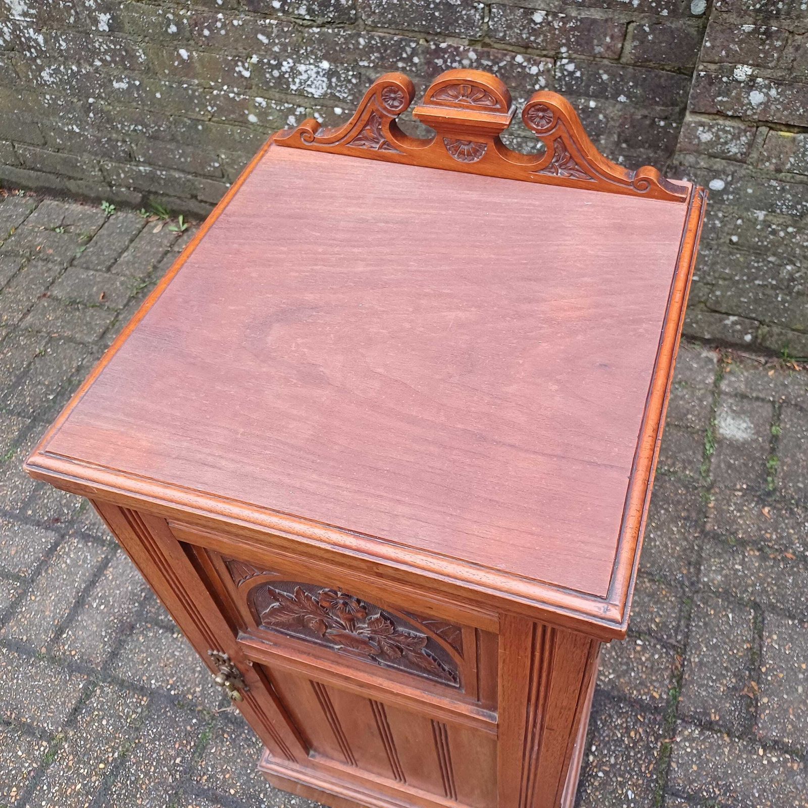 Top Quality Vintage Late Victorian Walnut Bedside Or Pot Cupboard photo for sale