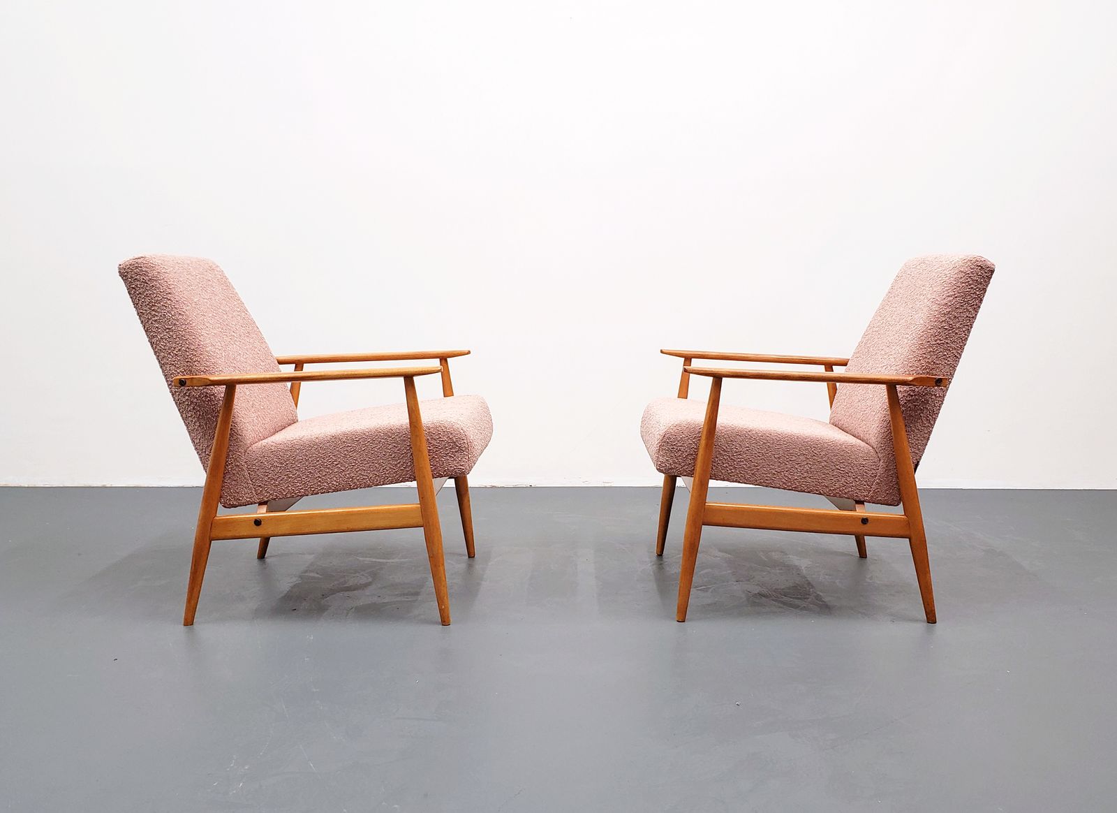 One Left   1960 Henryk Lis Armchair In Pink Boucle And Light Wood photo vintage