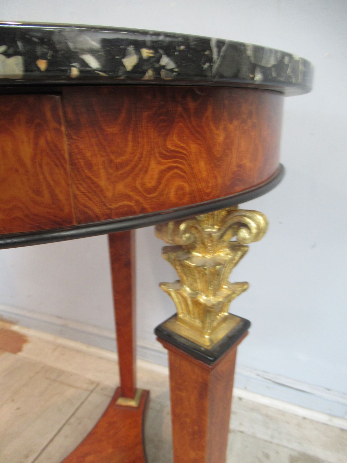 Round Marble Top     Lamp Table photo vinterior