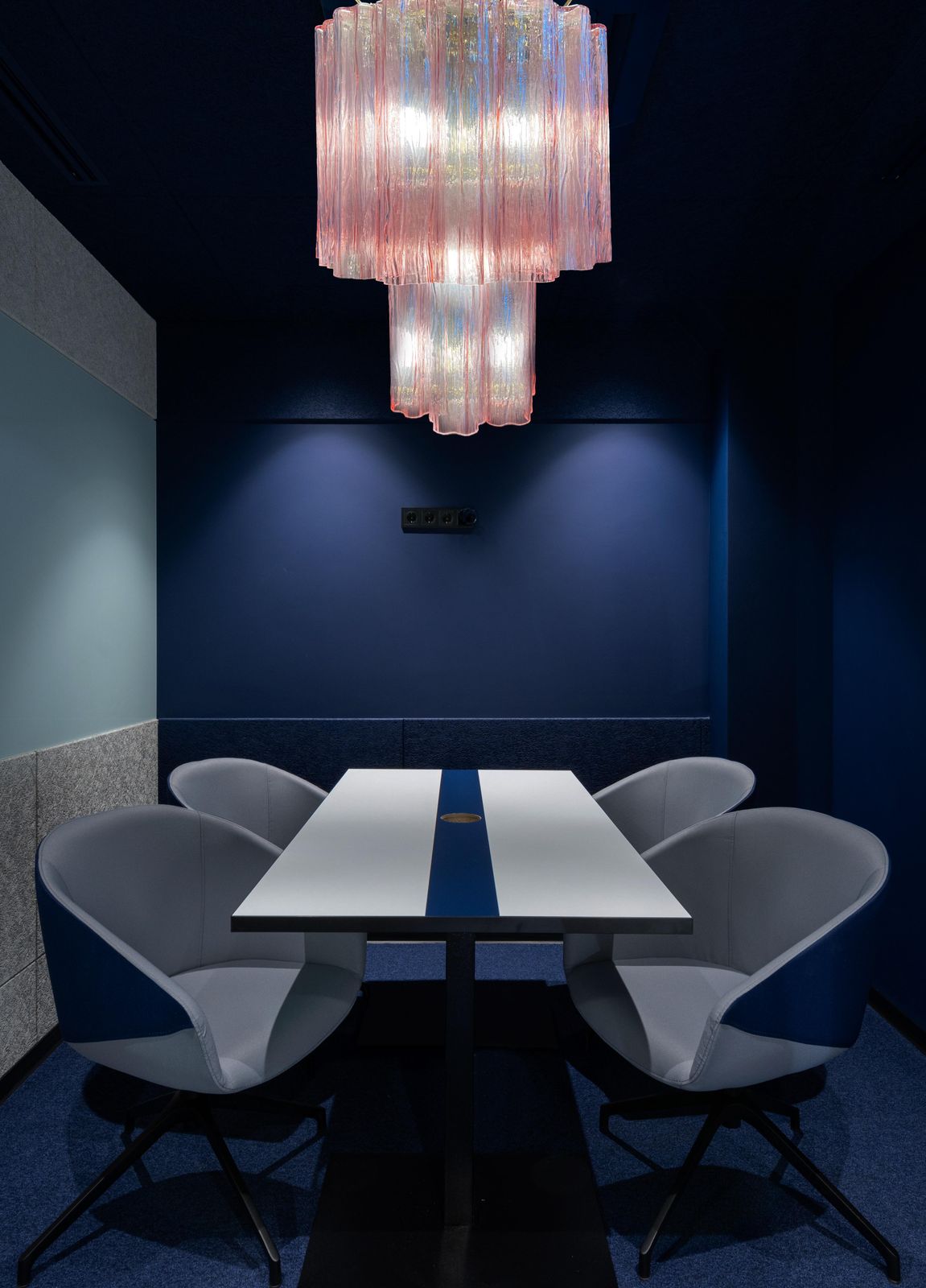Elegant Pair Of Italian Pink Chandeliers By Valentina Planta, Murano photo vinterior