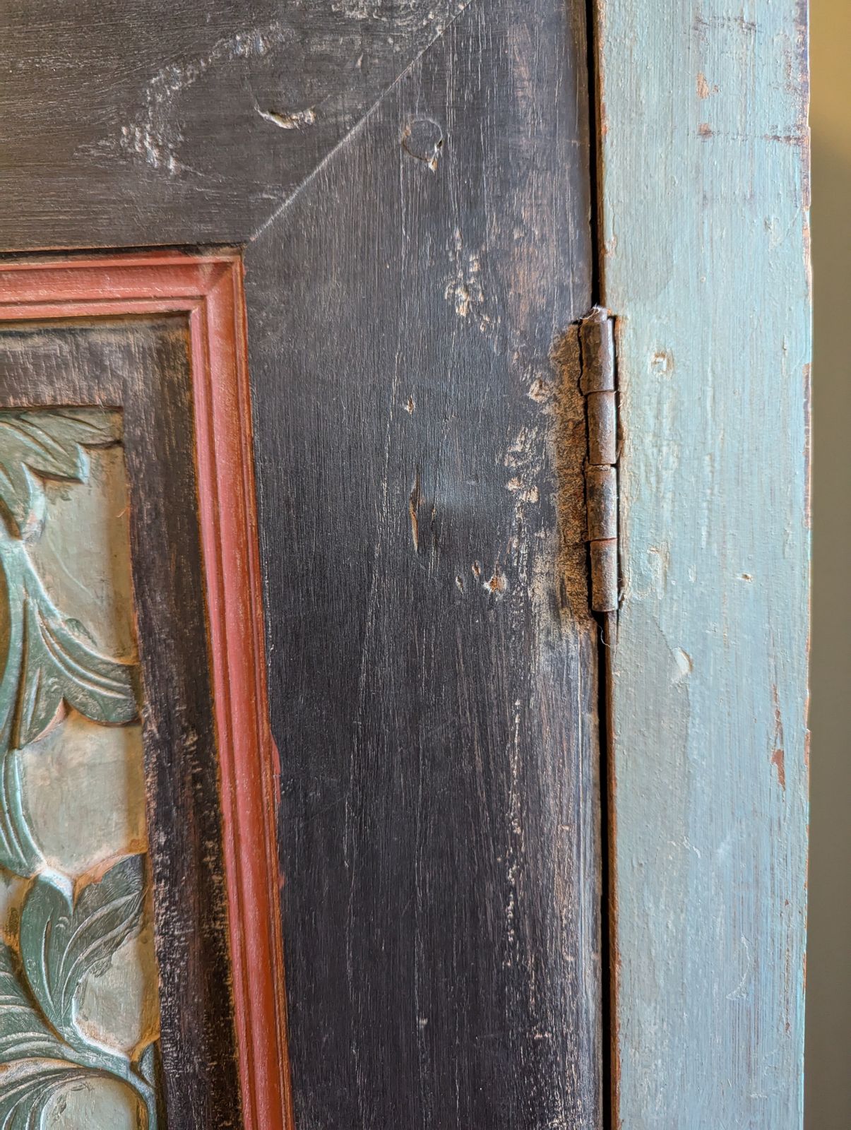 photo vinterior Indonesian Lemuri Cabinet With Carved Geometric Garden Motifs