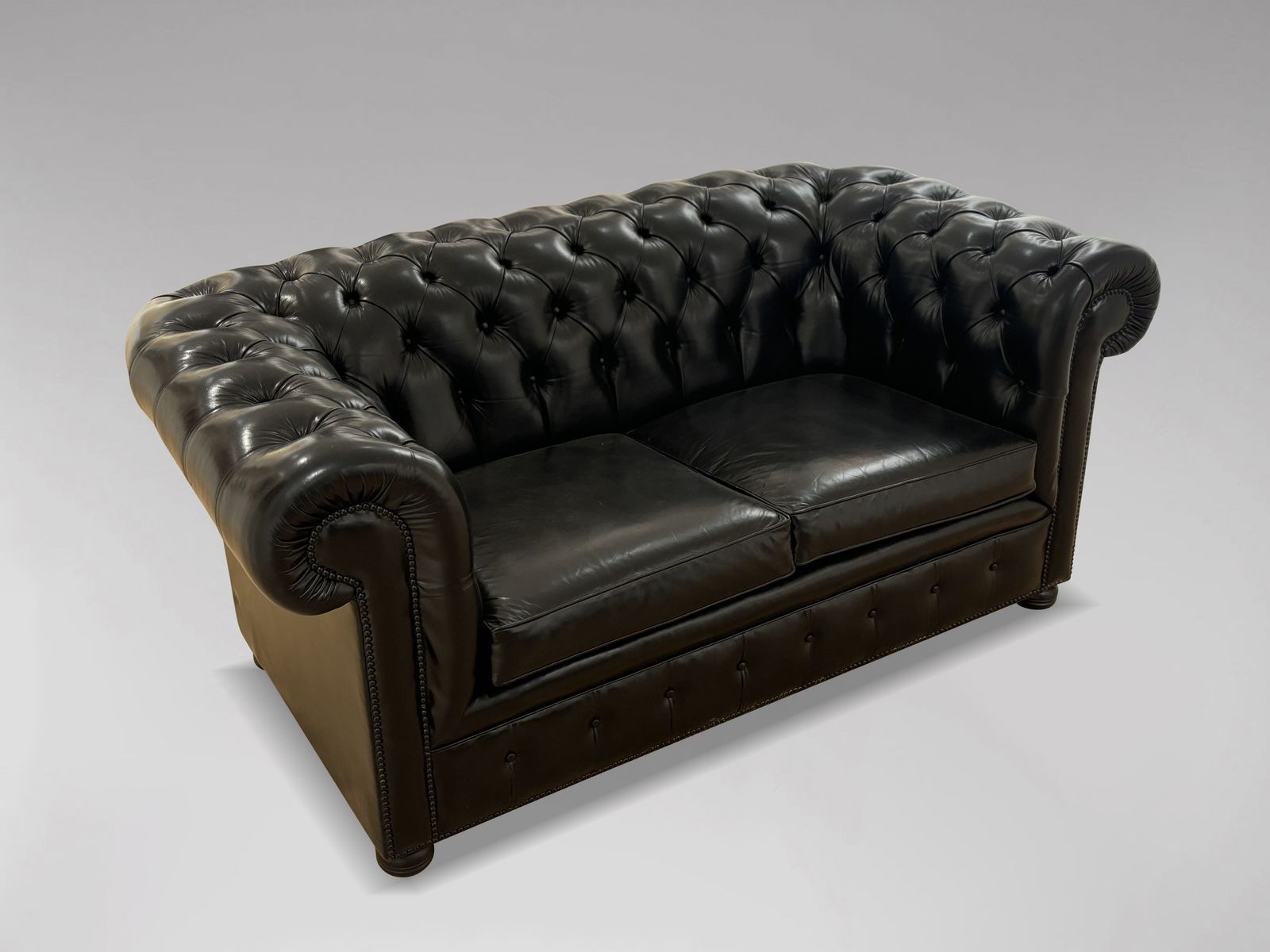 Black Leather 2 Seater Chesterfield Sofa photo Furniture
