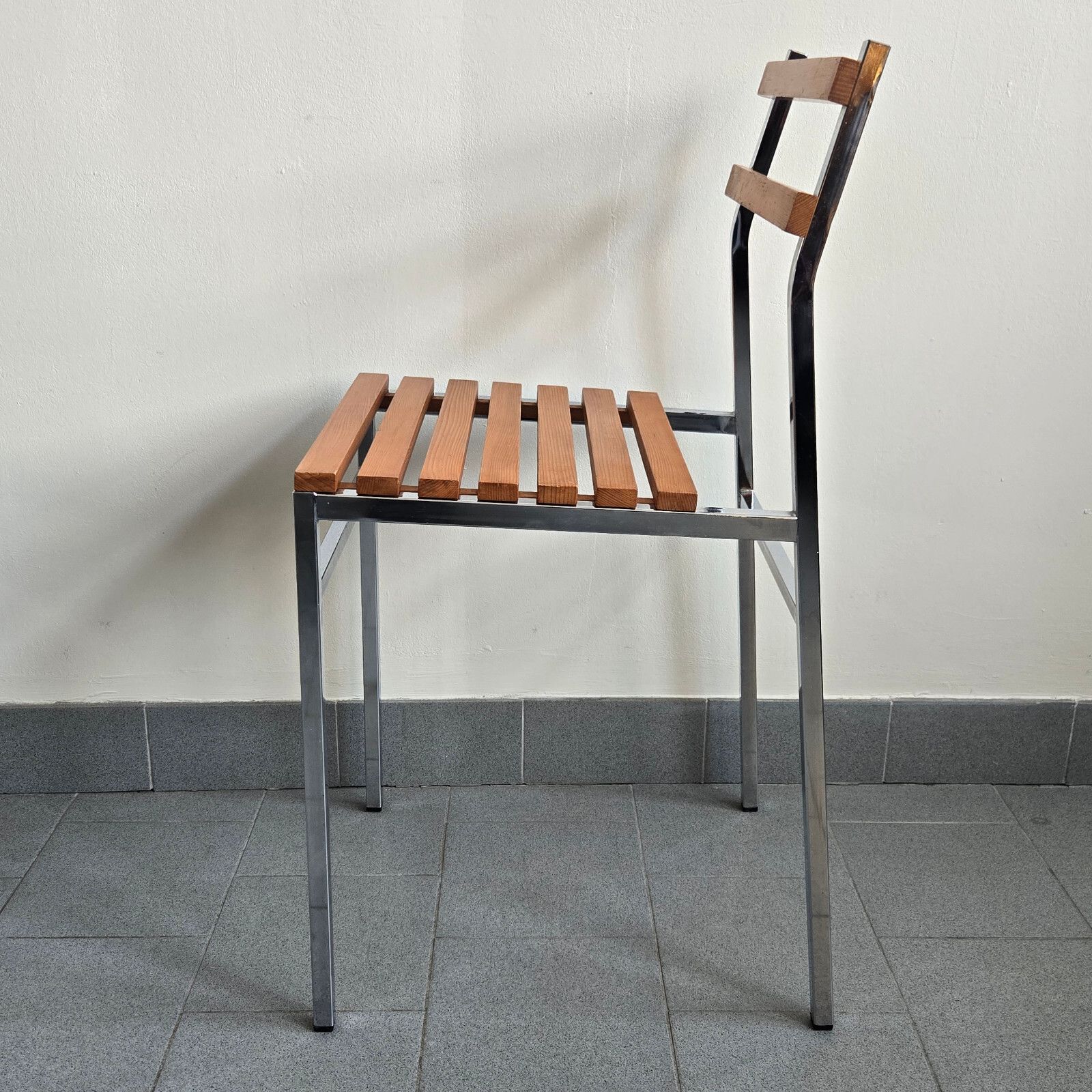 Vintage Jaren 1960 Pin & Metaal Chroom 60s Dlg Charlotte Perriand Stoelen – Set Van 4 photo for sale