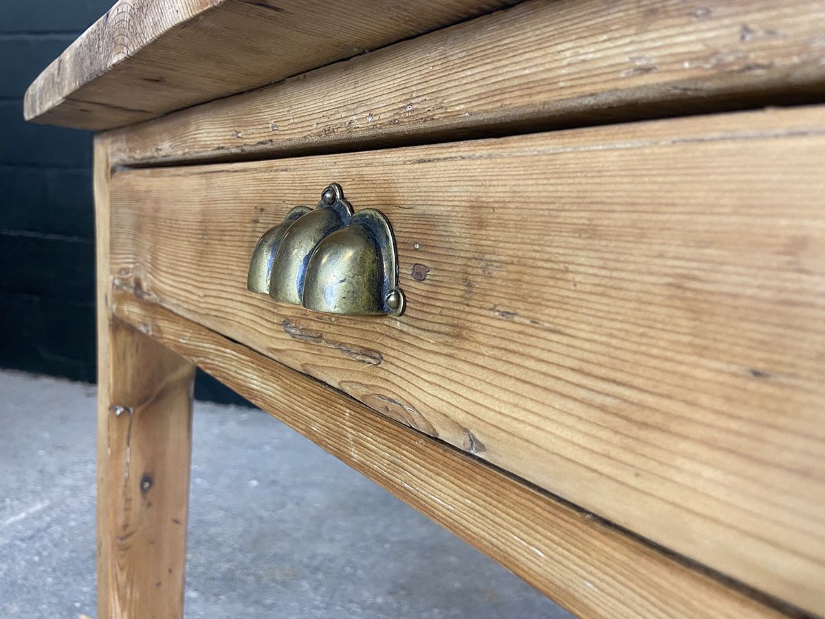 photo vinterior Dorset Farmhouse Pine Kitchen Table