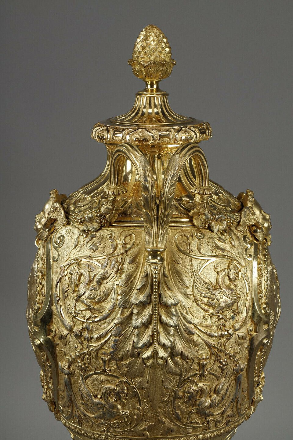 photo vinterior Exceptional Gilt Bronze Ovoid Shaped Covered Vase