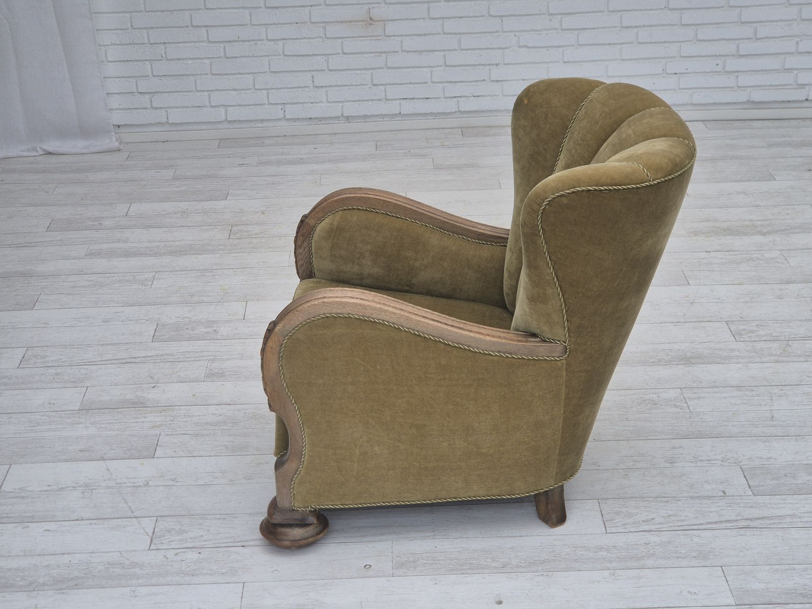 Jaren 1960, Deense Relax Fauteuil, Groen Meubelvelours, Eikenhout. photo for sale