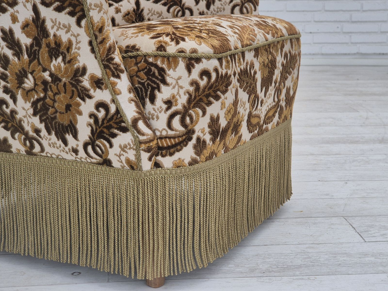 Jaren 1960, Deense Fauteuil, Meubelvelours, Essenhout. photo 690.0