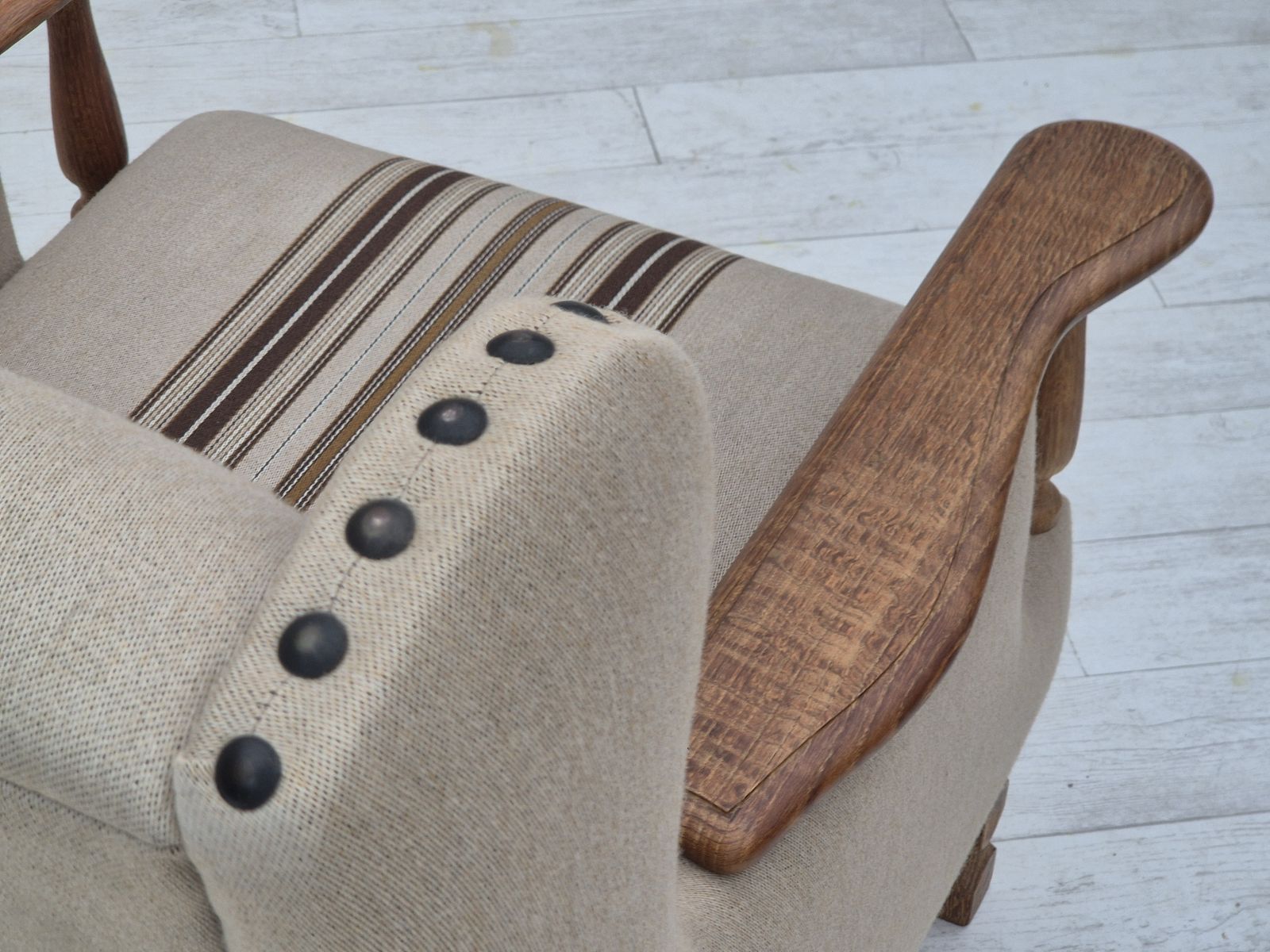 Deense Fauteuil, Ca. Jaren 1970. Meubelstoffen Wol, Eikenhout, Goede Staat. photo for sale