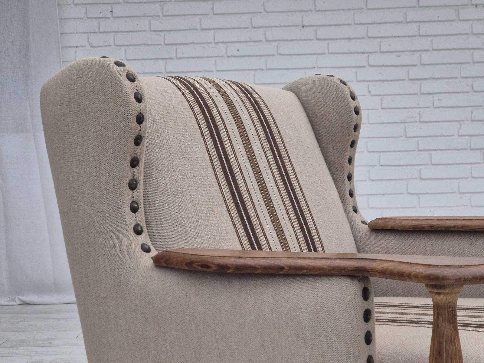 Deense Fauteuil, Ca. Jaren 1970. Meubelstoffen Wol, Eikenhout, Goede Staat. photo vinterior