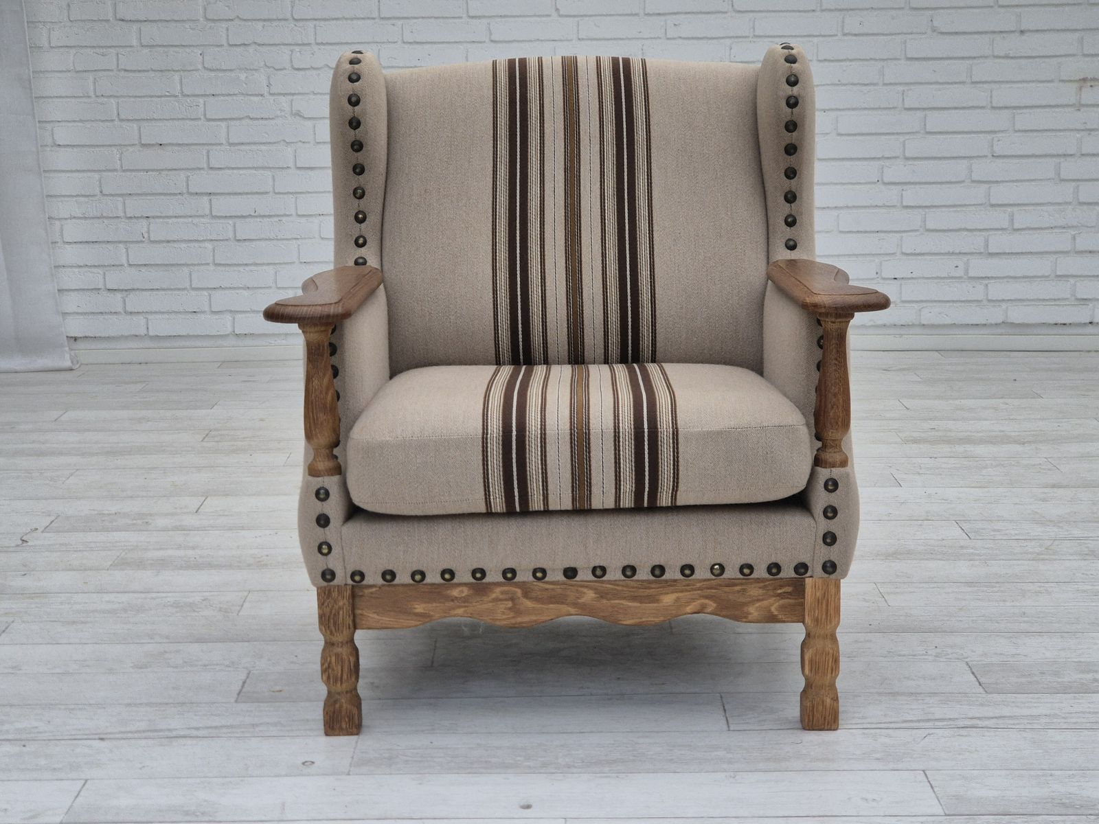 photo vintage 1970s, Danish Armchair, Furniture Wool Fabric, Oak Wood, Original Condition.