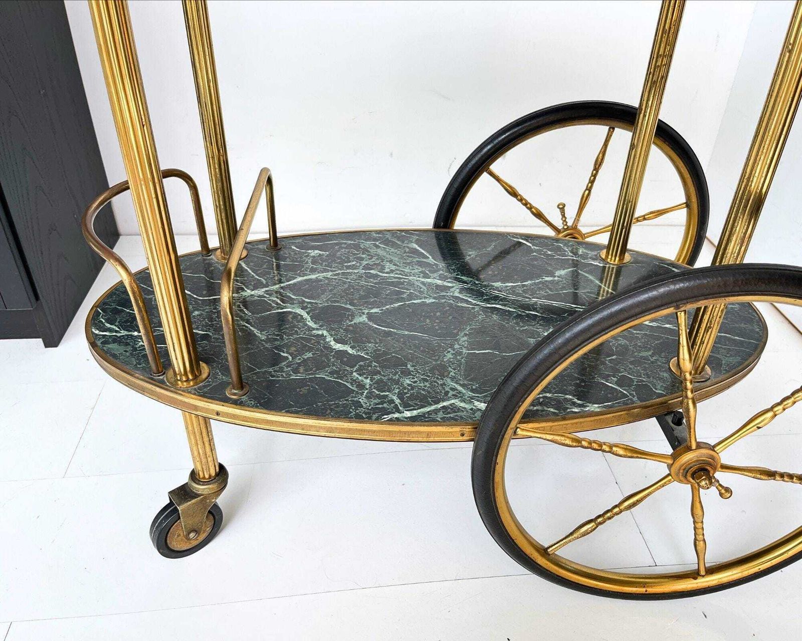 Messing Barcart Frans | Groen Marmer Decor | Restaurant Hotel photo furniture