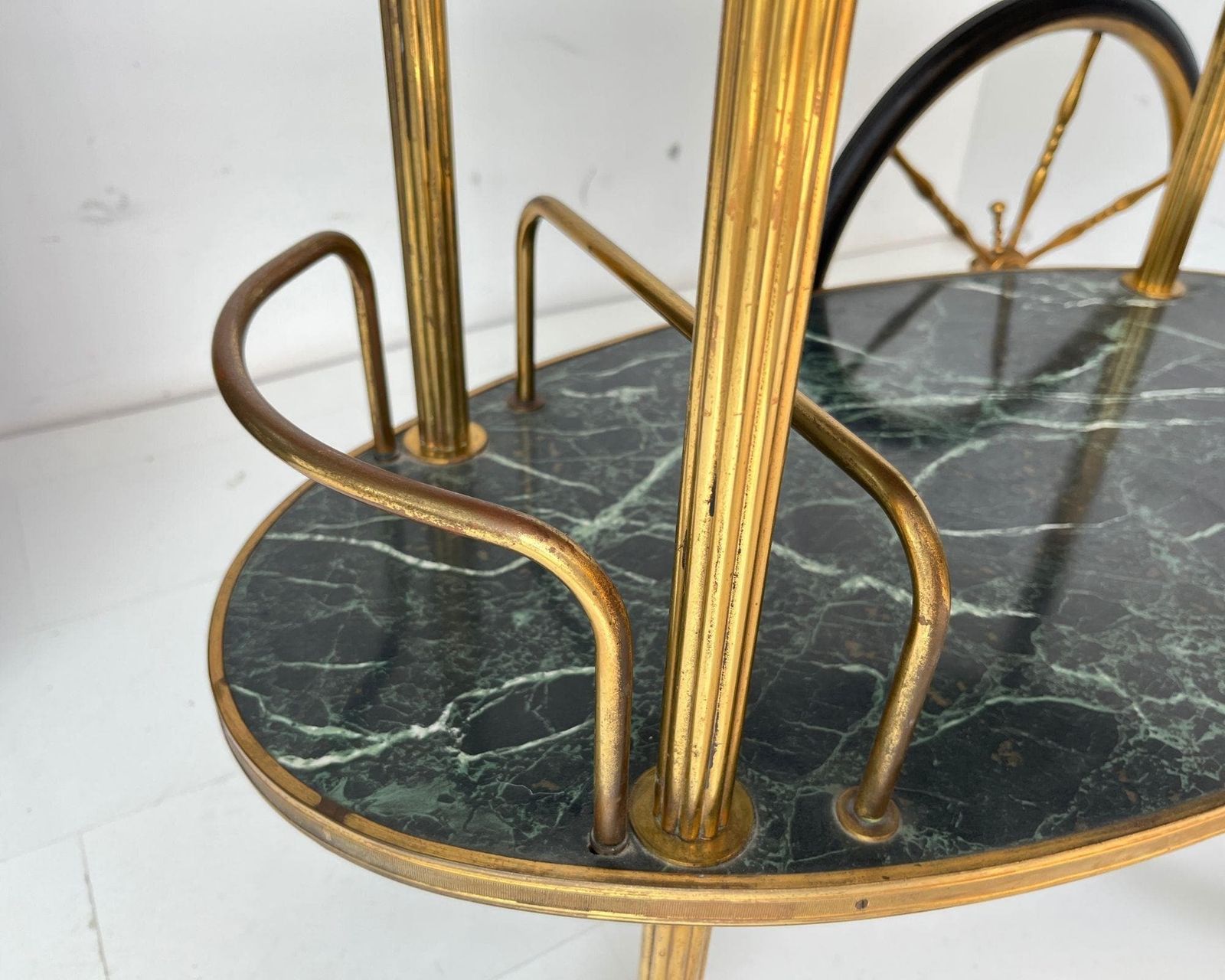 Messing Barcart Frans | Groen Marmer Decor | Restaurant Hotel photo vintage