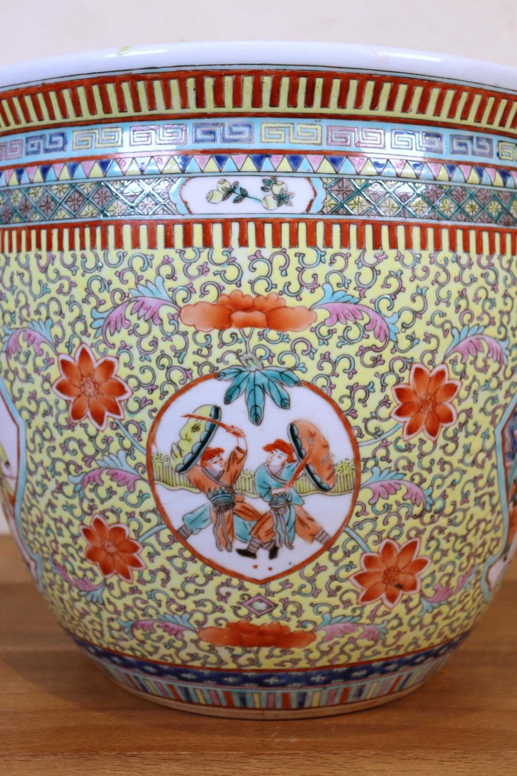 Chinese Porcelain Fishbowl , Aquarium , Or Plantstand In Typical Famille Jaune Decoration (St.216) photo vintage