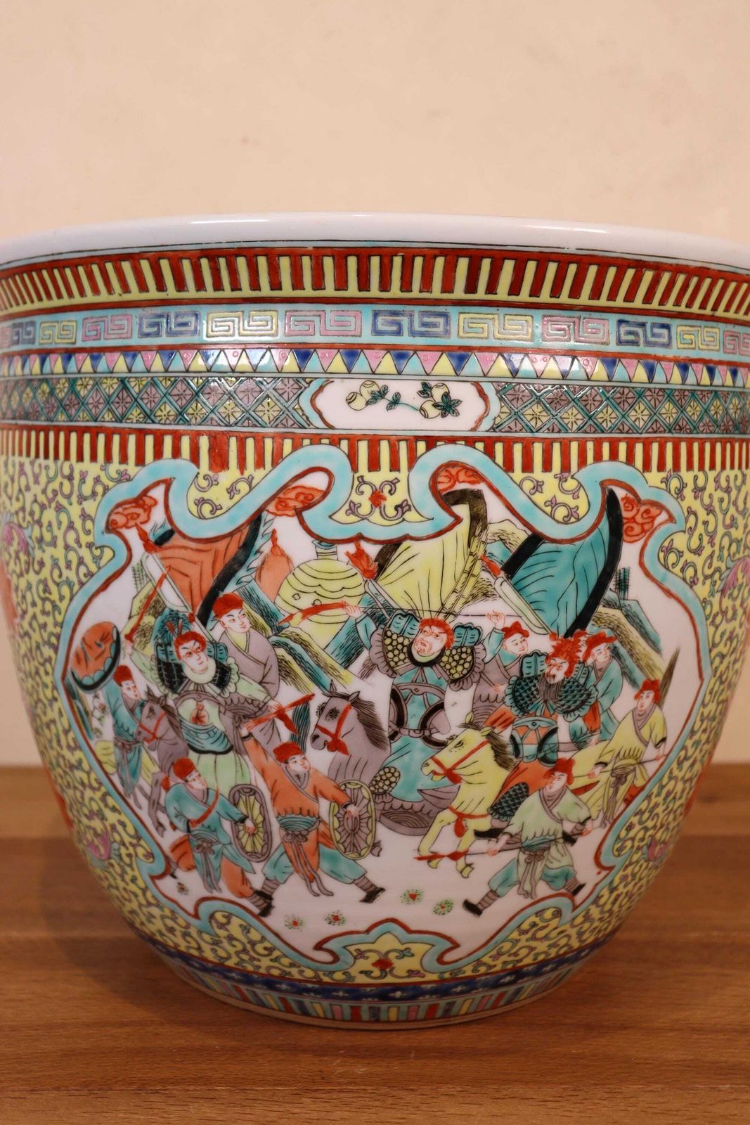 photo furniture Chinese Porcelain Fishbowl , Aquarium , Or Plantstand In Typical Famille Jaune Decoration (St.216)