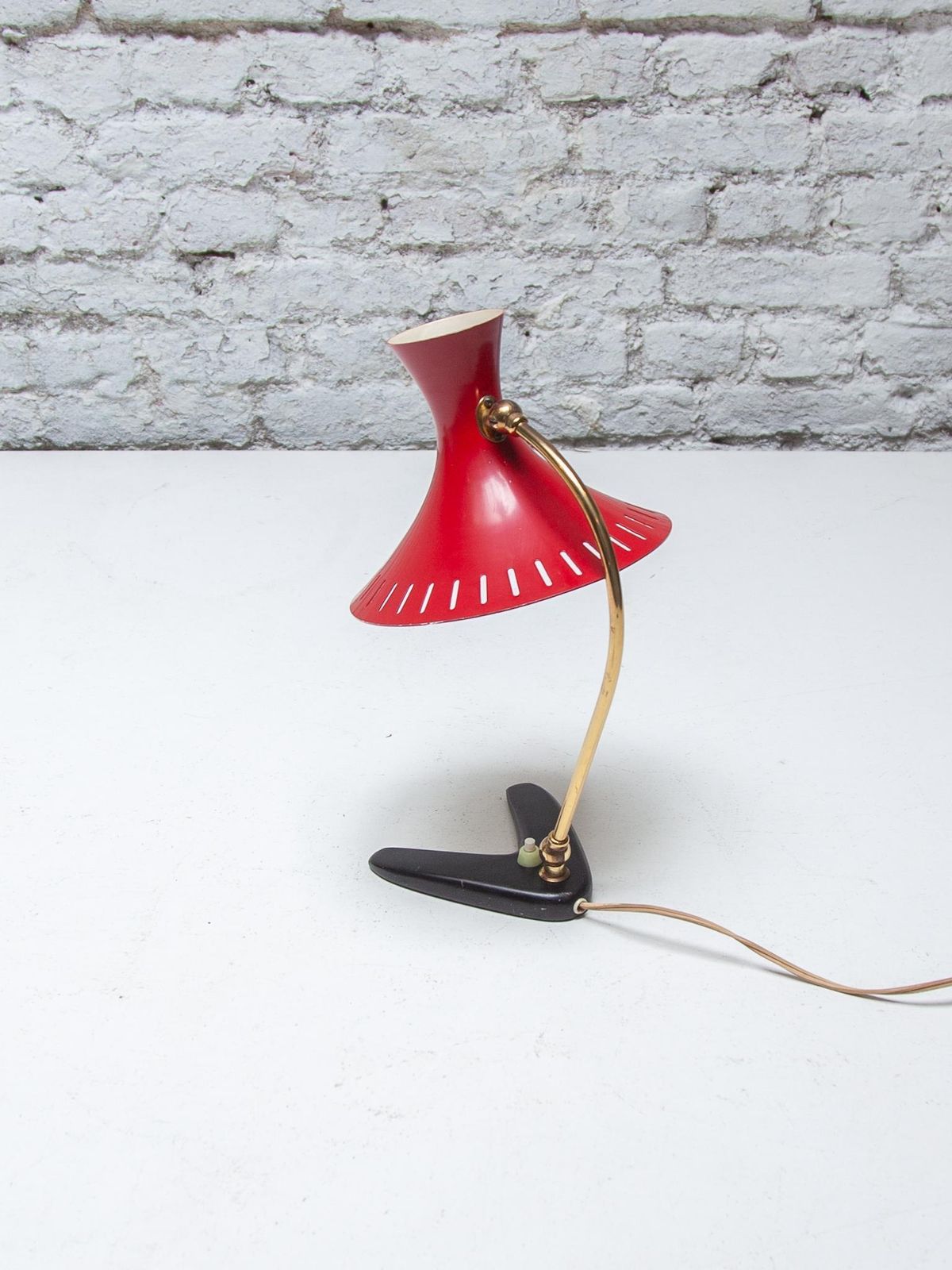 photo vintage Desk Lamp With Red Shade Mid Century Modern By Stilux Milano, 1950s