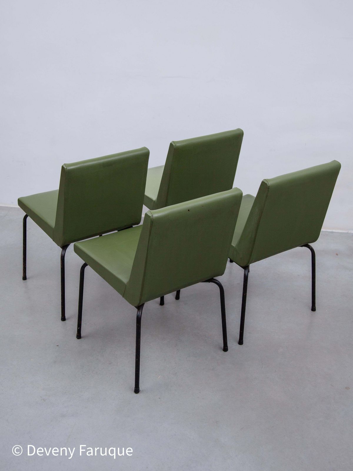photo vintage Set Of Five Dining Room Chairs Designed By Pierre Guariche For Meurop, Belgium