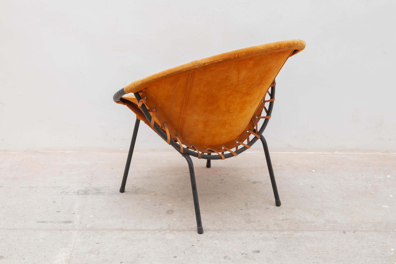 photo furniture Pair Of Yellow And Red Natural Suede Leather Lounge Fifties Chairs By Hans Olsen