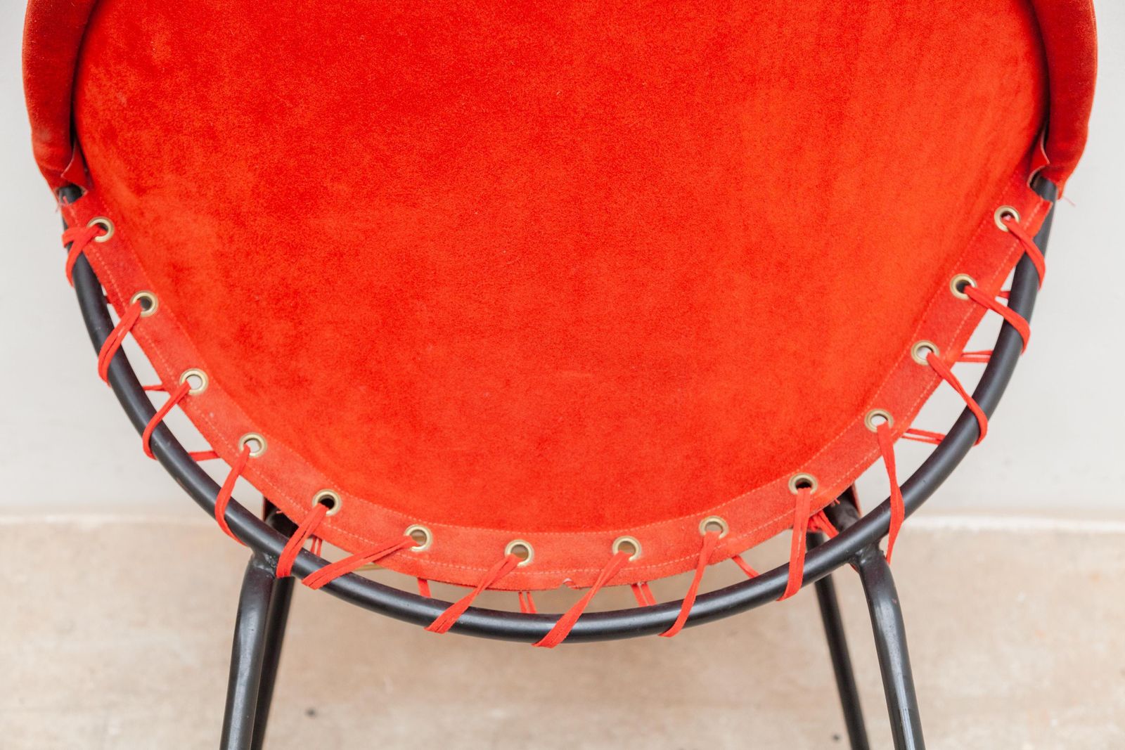 photo vintage Pair Of Yellow And Red Natural Suede Leather Lounge Fifties Chairs By Hans Olsen
