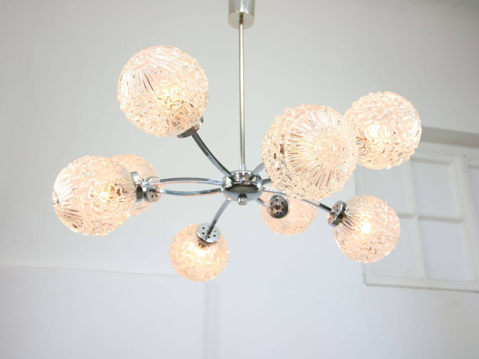photo vinterior Mid Century Italian 8 Arm Chrome And Crystal Chandelier 1960s