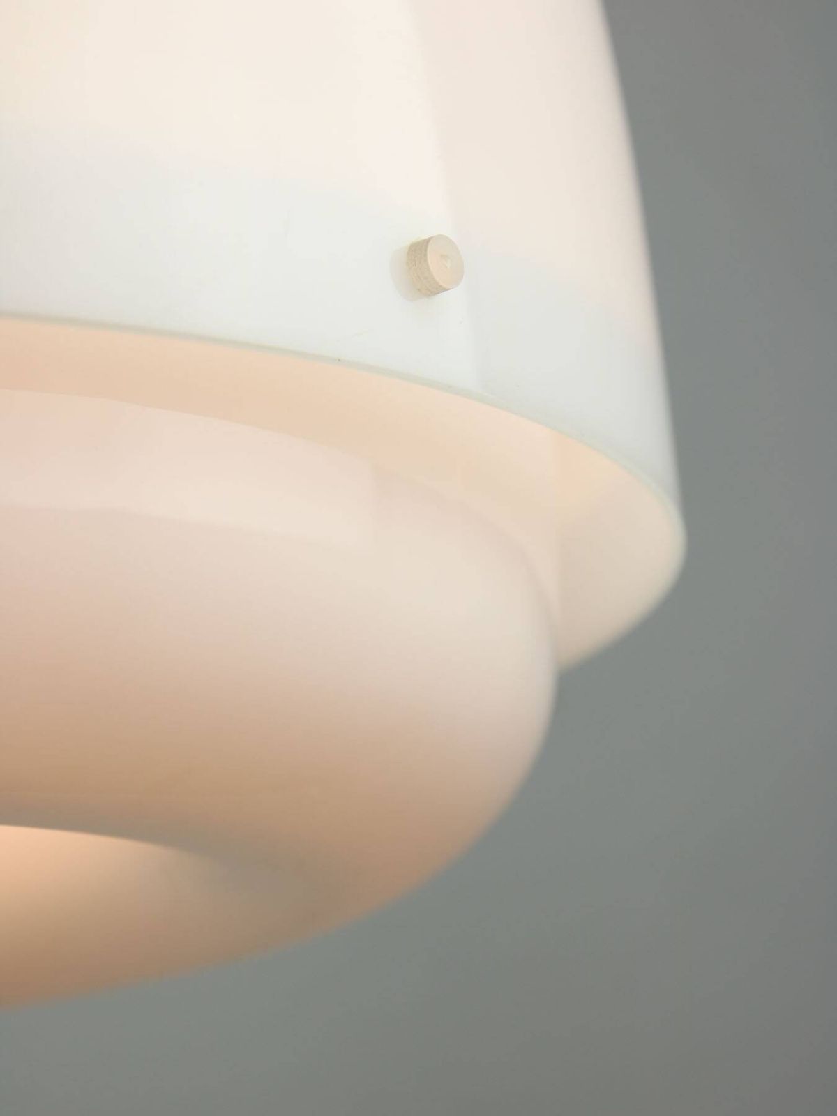 photo vintage Italian White Medusa Pendant Lamp By Luigi Massoni For Guzzini, 1970s