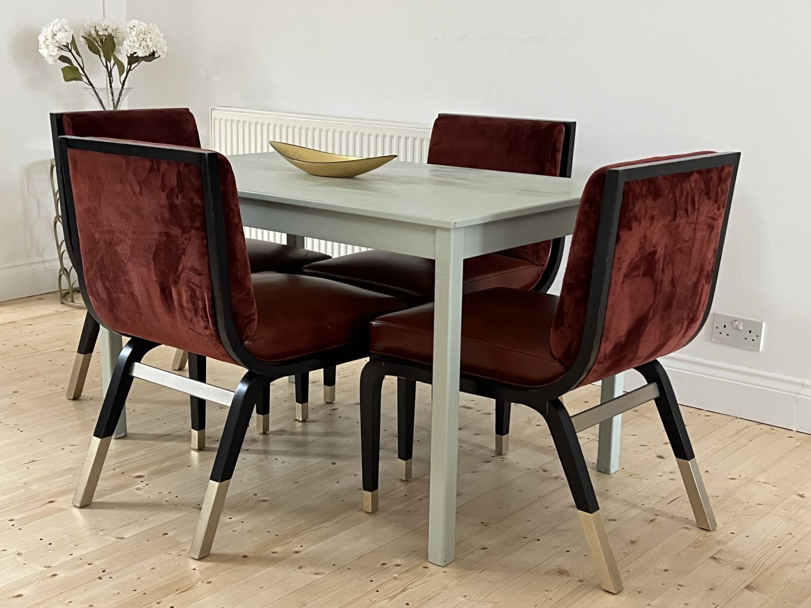 Set Of 6 Exceptionally Comfortable Ben Whistler Leather & Velvet Dining Chairs. photo 800.0