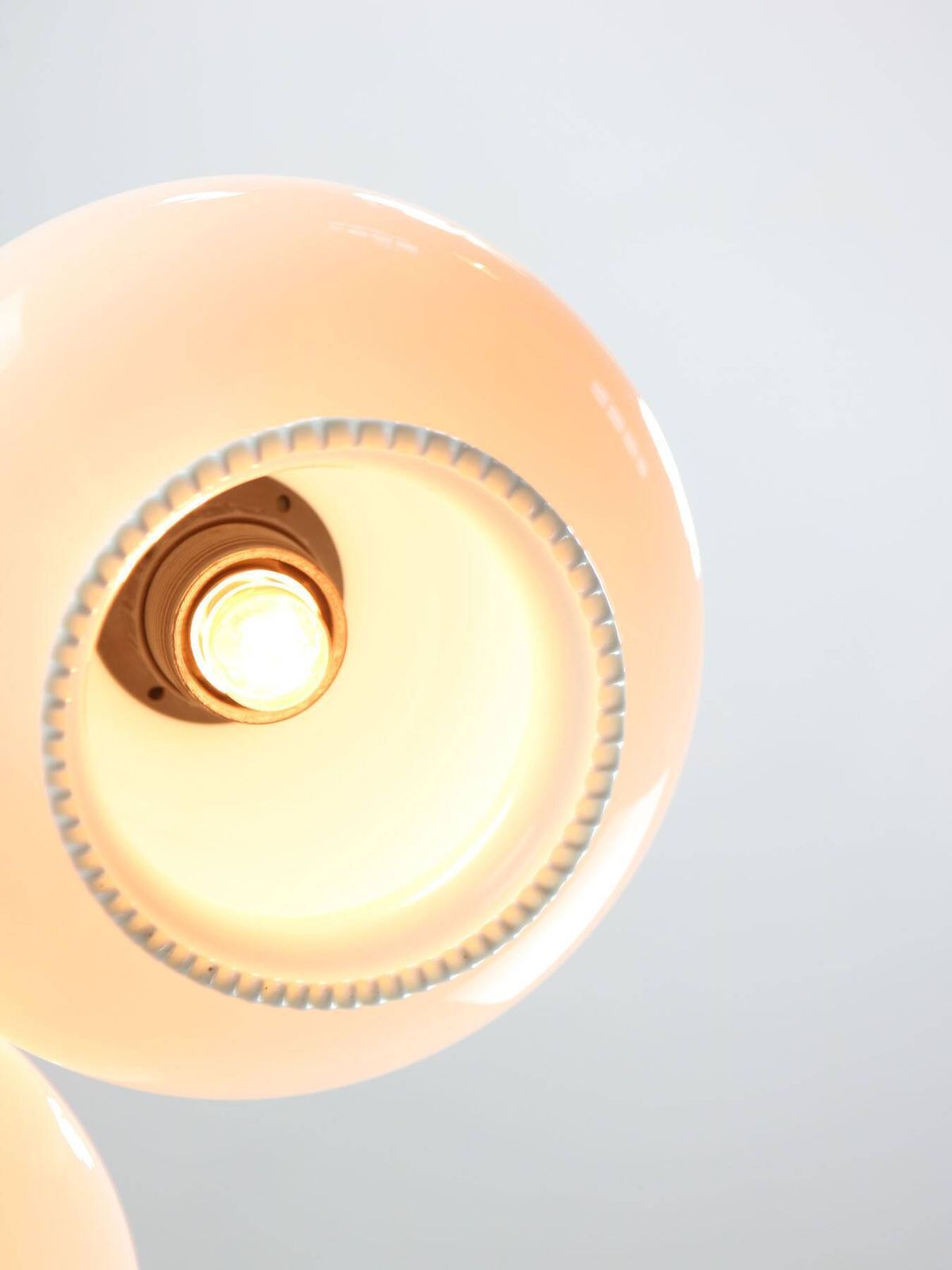 photo vintage Mid Century Italian Opaline Glass & Brass Pendant Lamp, Set Of 3