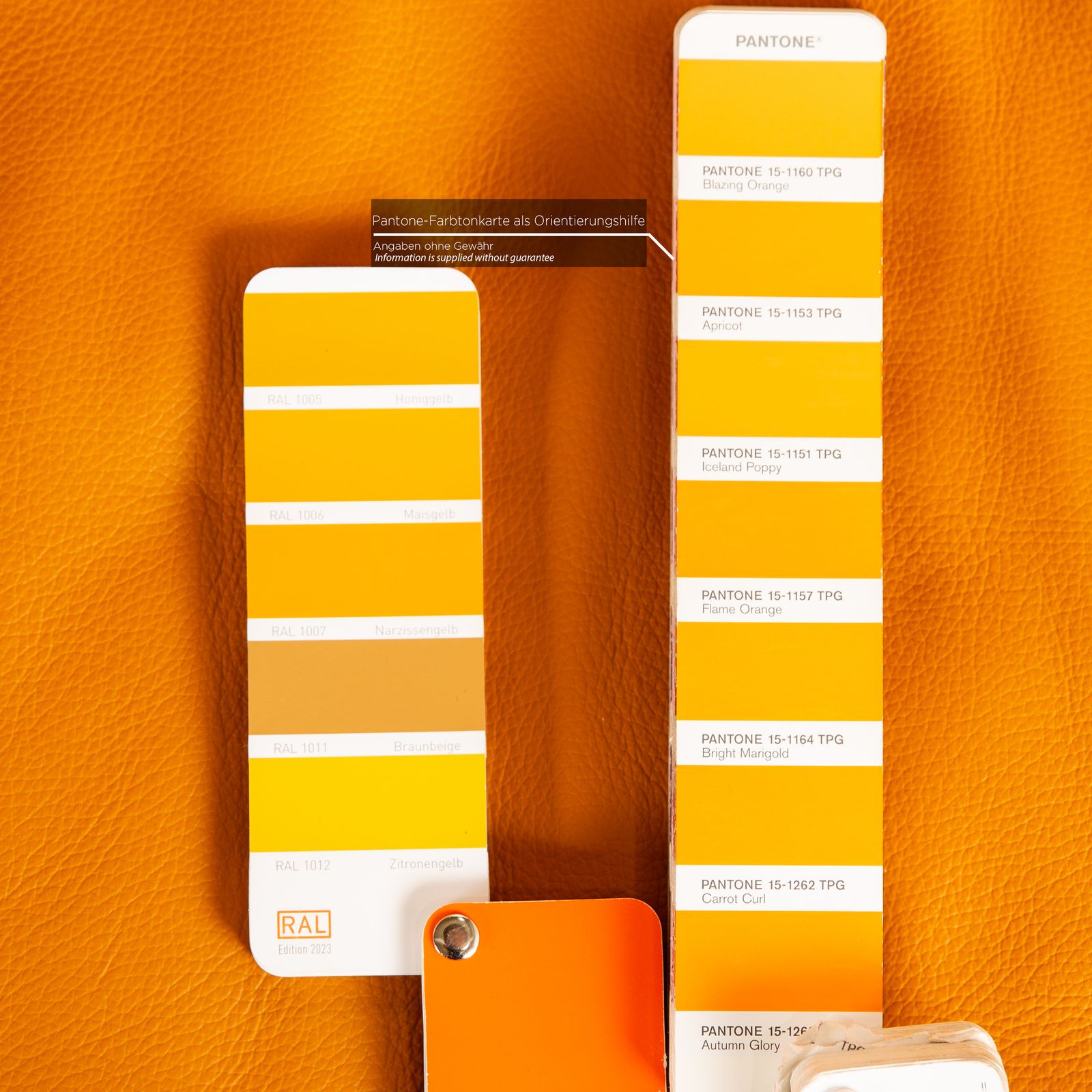 Canapé d'angle Himolla en cuir orange abricot, fonction électrique, récamière droite photo buy