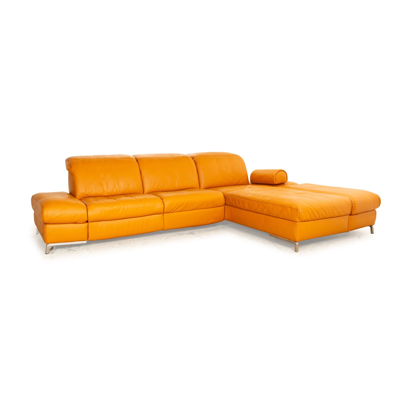 photo furniture Canapé d'angle Himolla en cuir orange abricot, fonction électrique, récamière droite