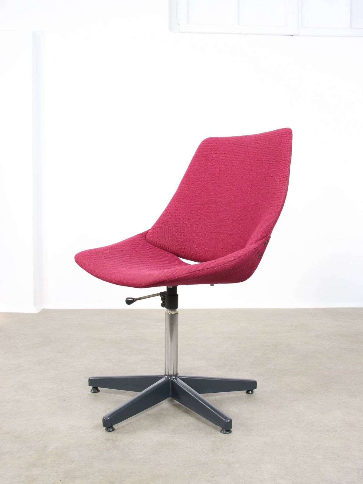 Pink Shell Swivel Chair By Niko Kralj For Stol Kamnik, 1970s photo Furniture