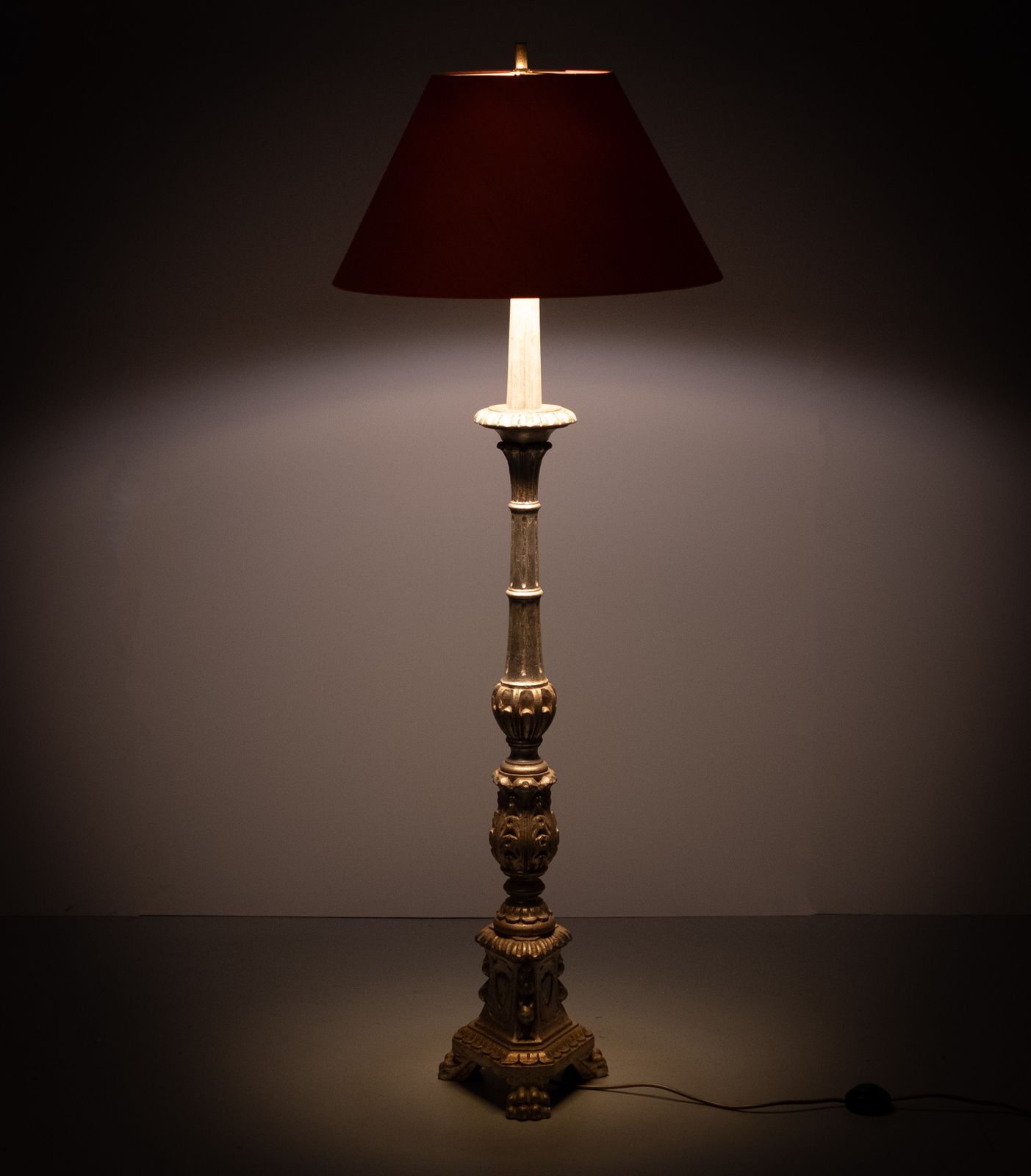 Italian Baroque Carved Wooden Floor Lamp 1970s photo vinterior