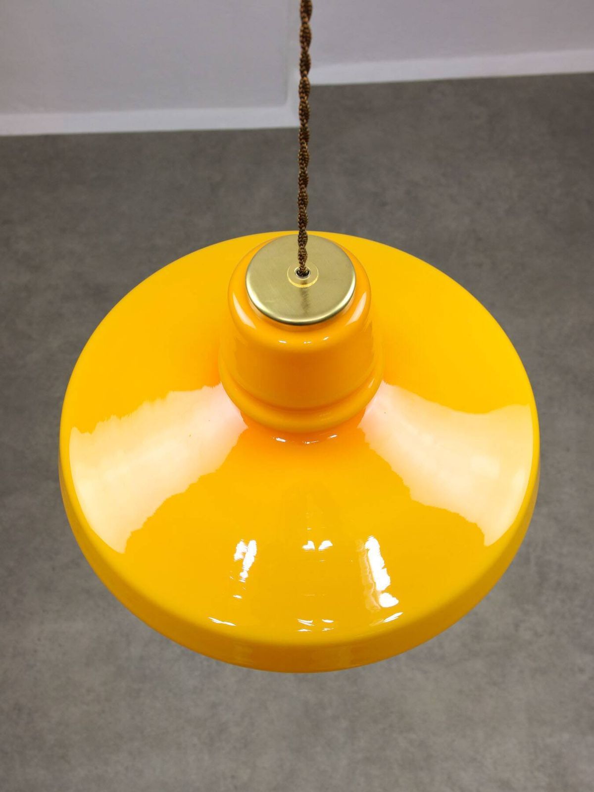 photo vintage Mid Century Italian Yellow Glass And Brass Pendant Lamp