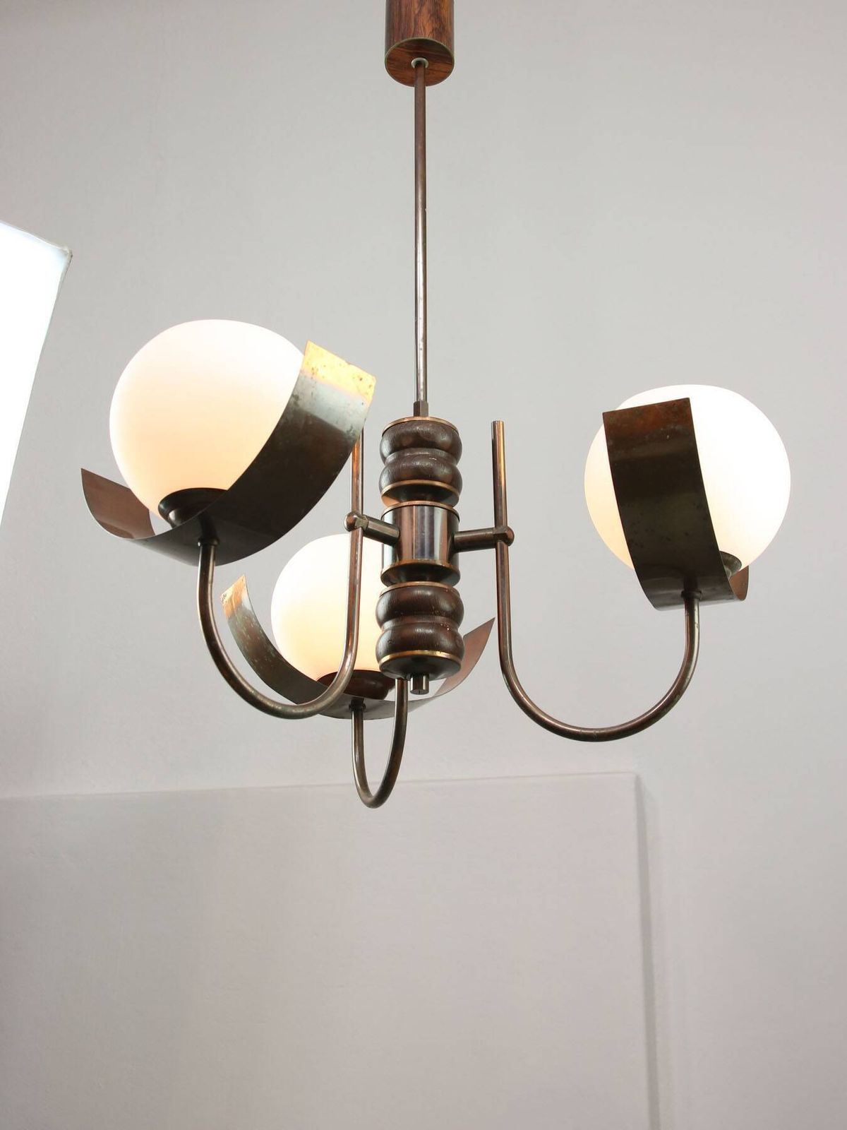 photo vinterior Vintage Italian Copper And Opaline Chandelier 1970s
