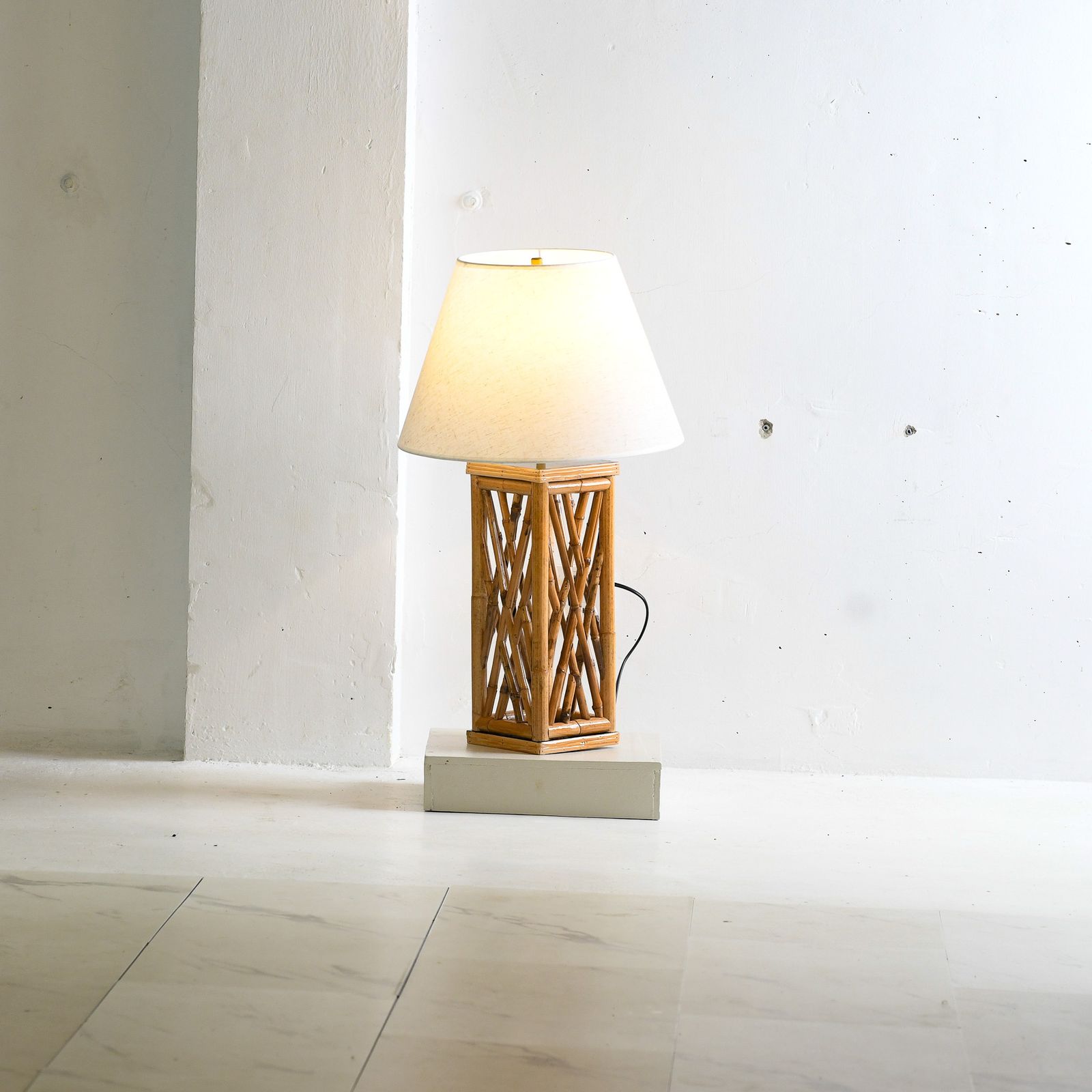 Chippendale Style Lattice Rattan Bamboo Table Lamp