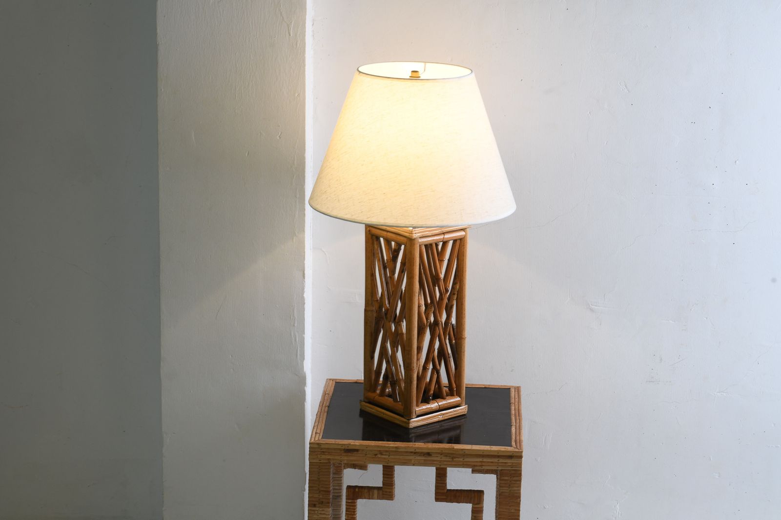 Chippendale Style Lattice Rattan Bamboo Table Lamp photo 788.0