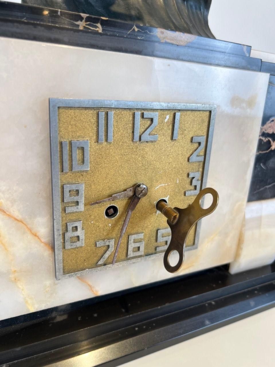 photo vinterior Art Deco Mantel Clock With Bird Sculpture, Marble, France Circa 1930